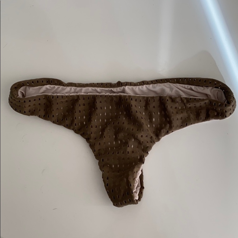 ACACIA mesh bottom
